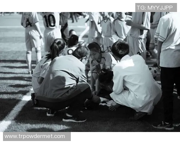 成都足球队逆袭之旅的真实记录与奋战精神的展现